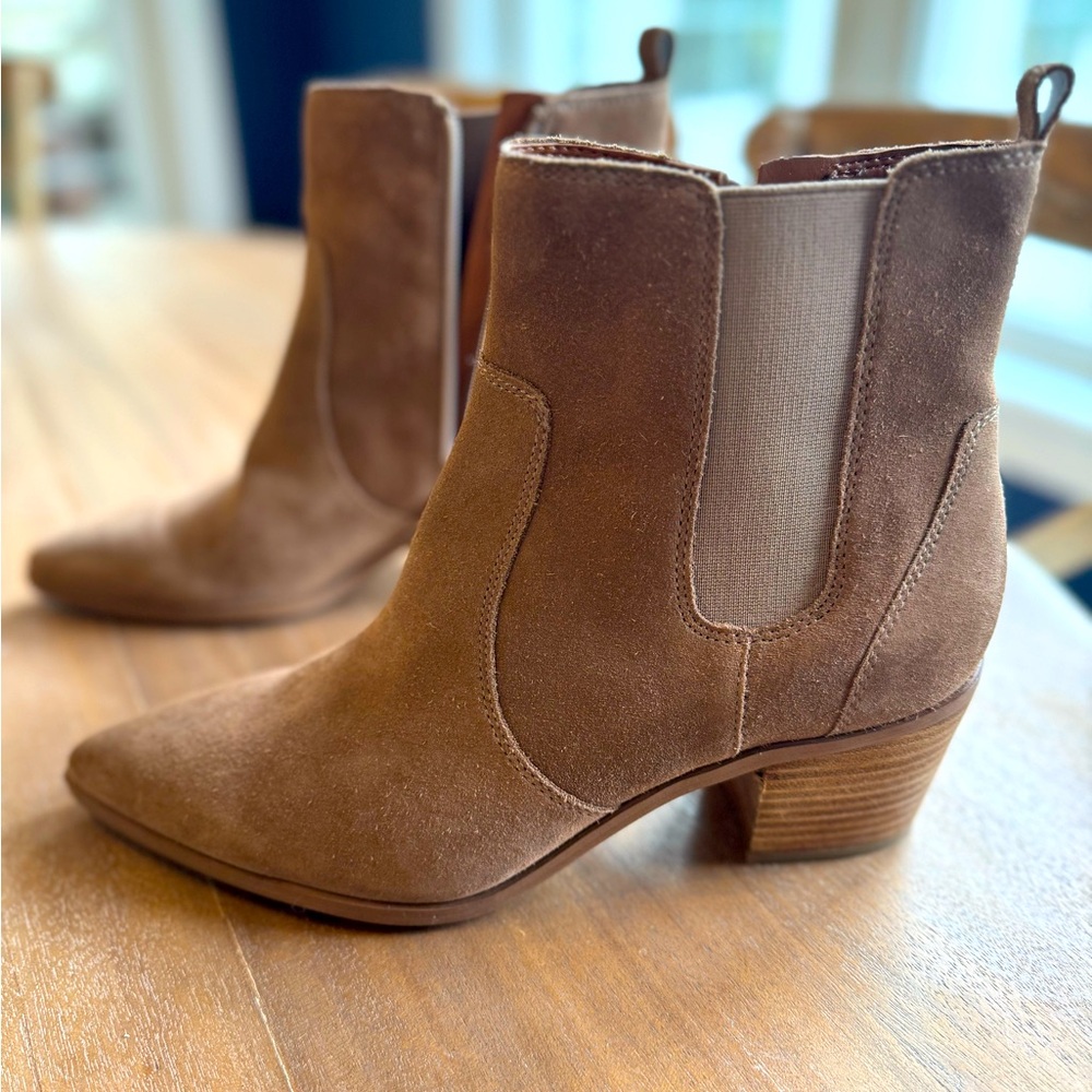 Franco Sarto women’s pointy toe suede booties size 9.5